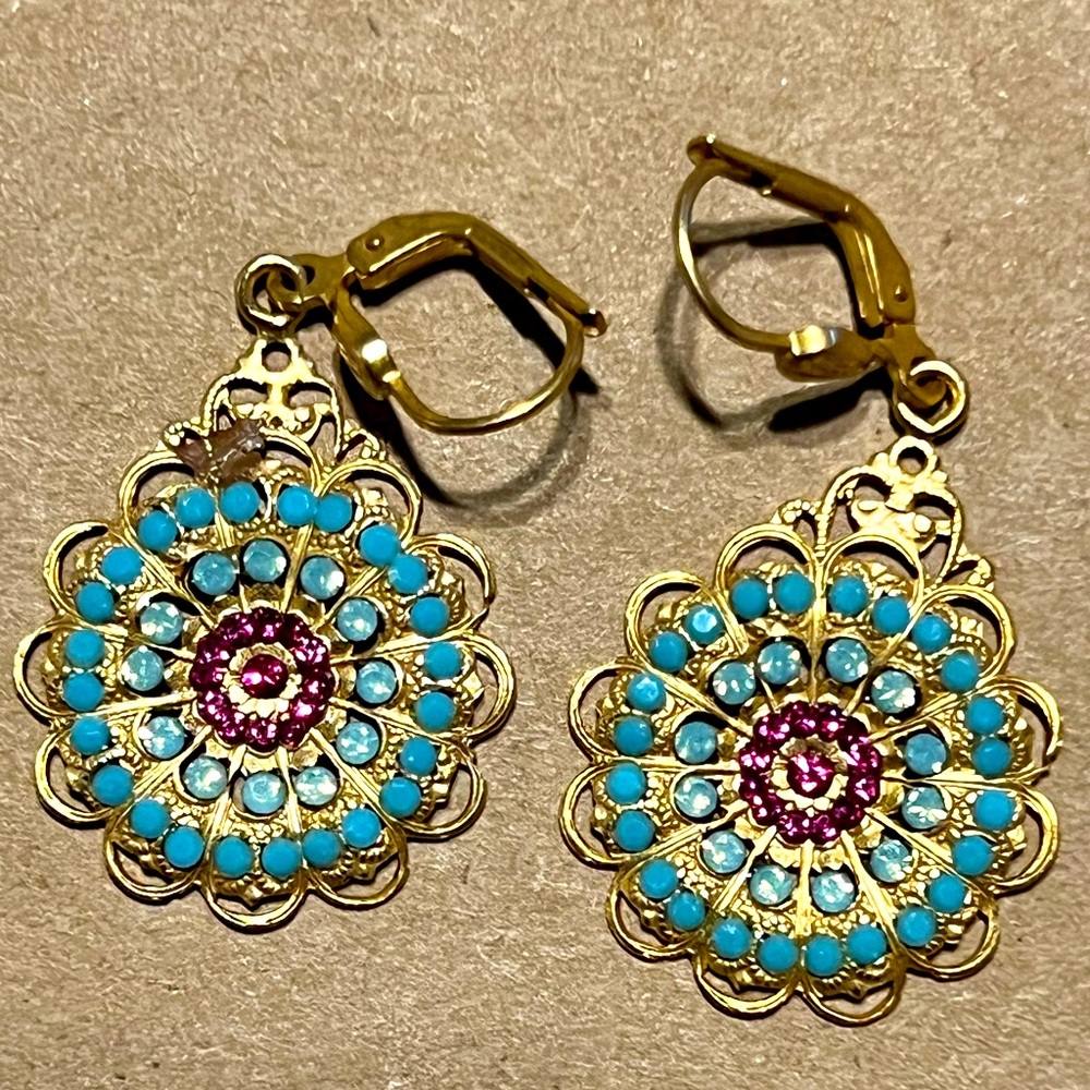 Turquoise and fuchsia Swarovski crystals over 14K gol plated earrings